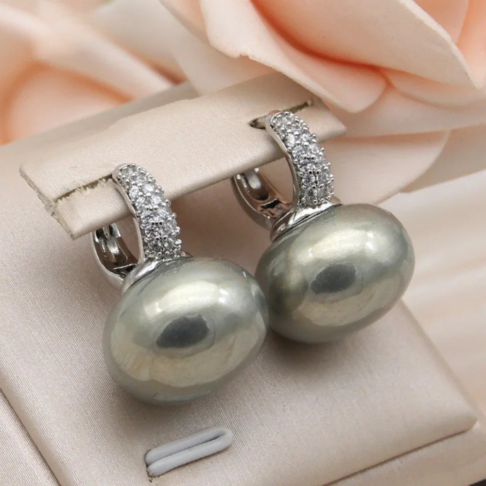 Round Pan Large Pearl Earrings