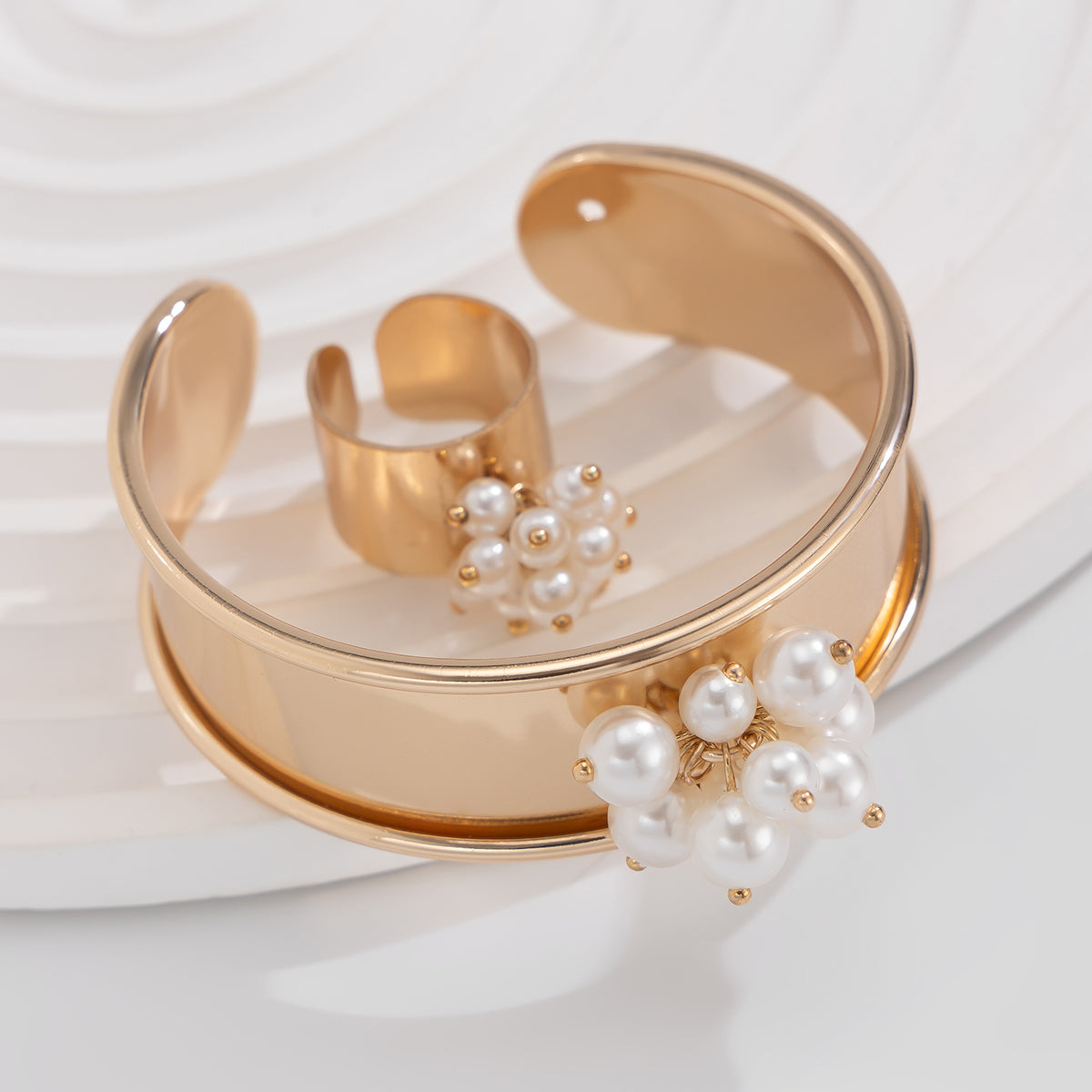 2pc Chunky Pearl Circle Cuff Bracelet Set