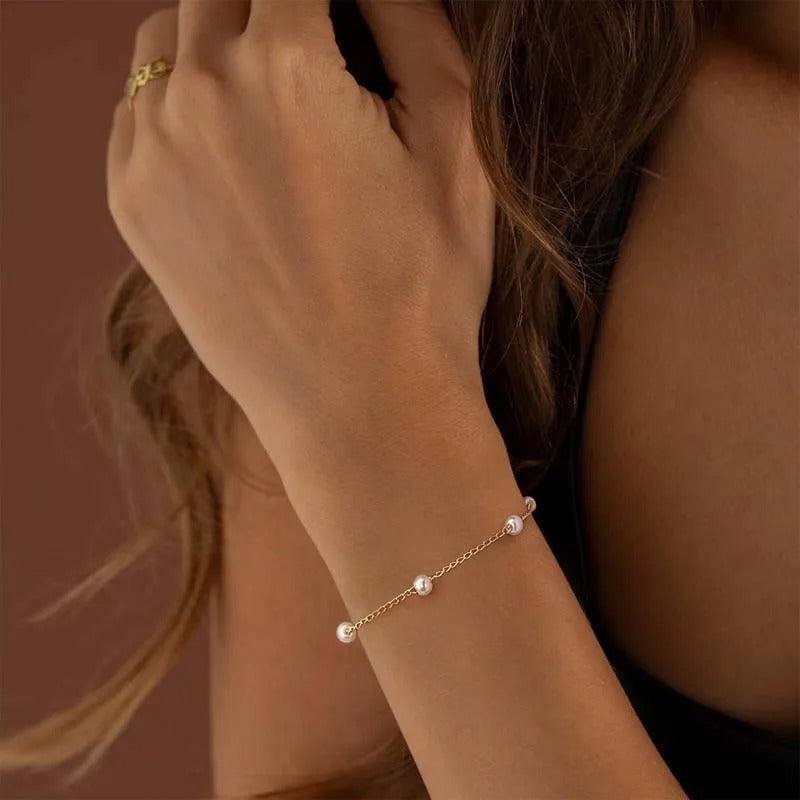 Minimal Pearl Bracelet