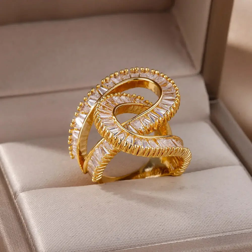 Elegant Intertwined Maze Ring