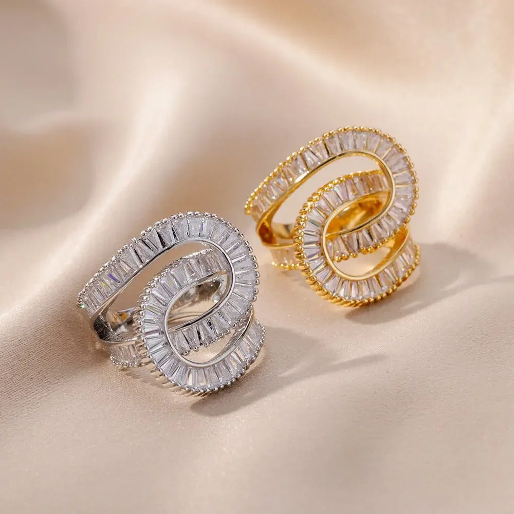 Elegant Intertwined Maze Ring