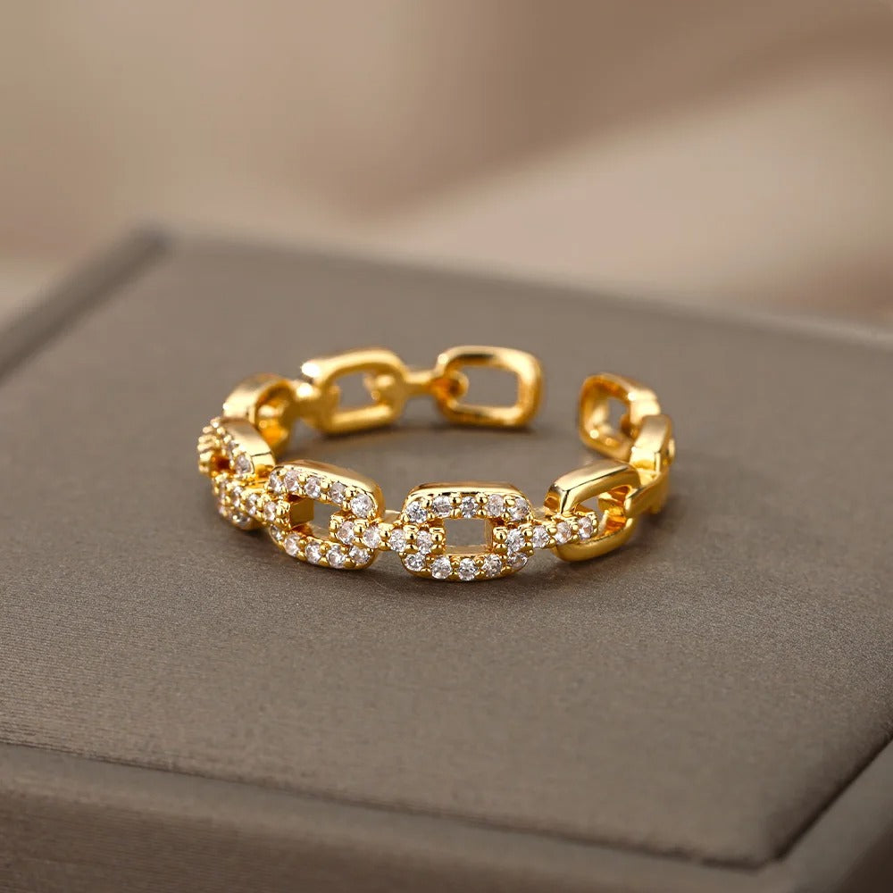 Elegant Twist Chain Ring
