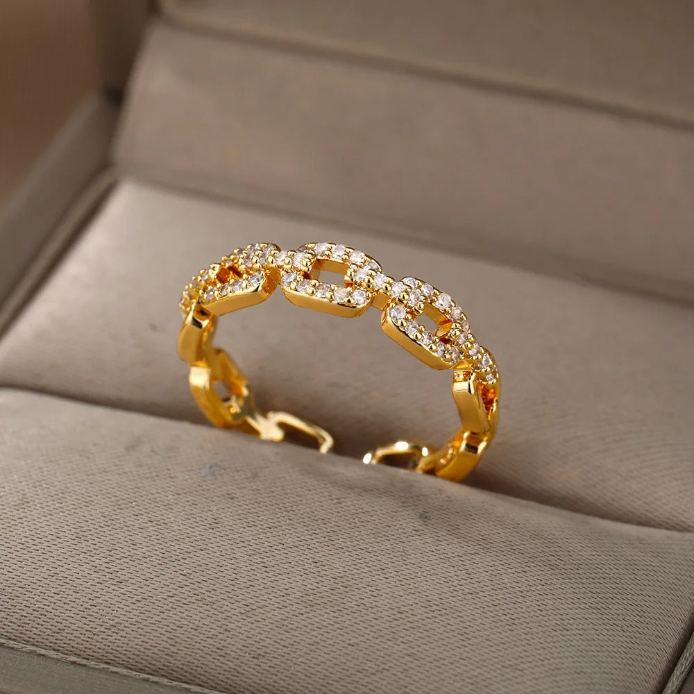 Elegant Twist Chain Ring