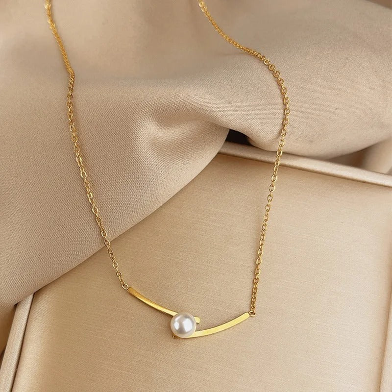 Balancing Pearl Necklace