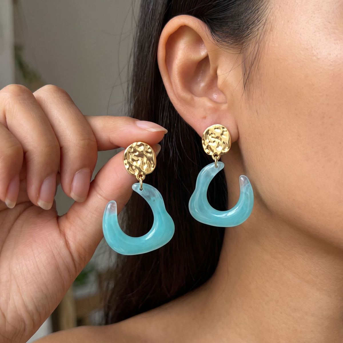 Hammered Gold C-Shape Resin Earrings