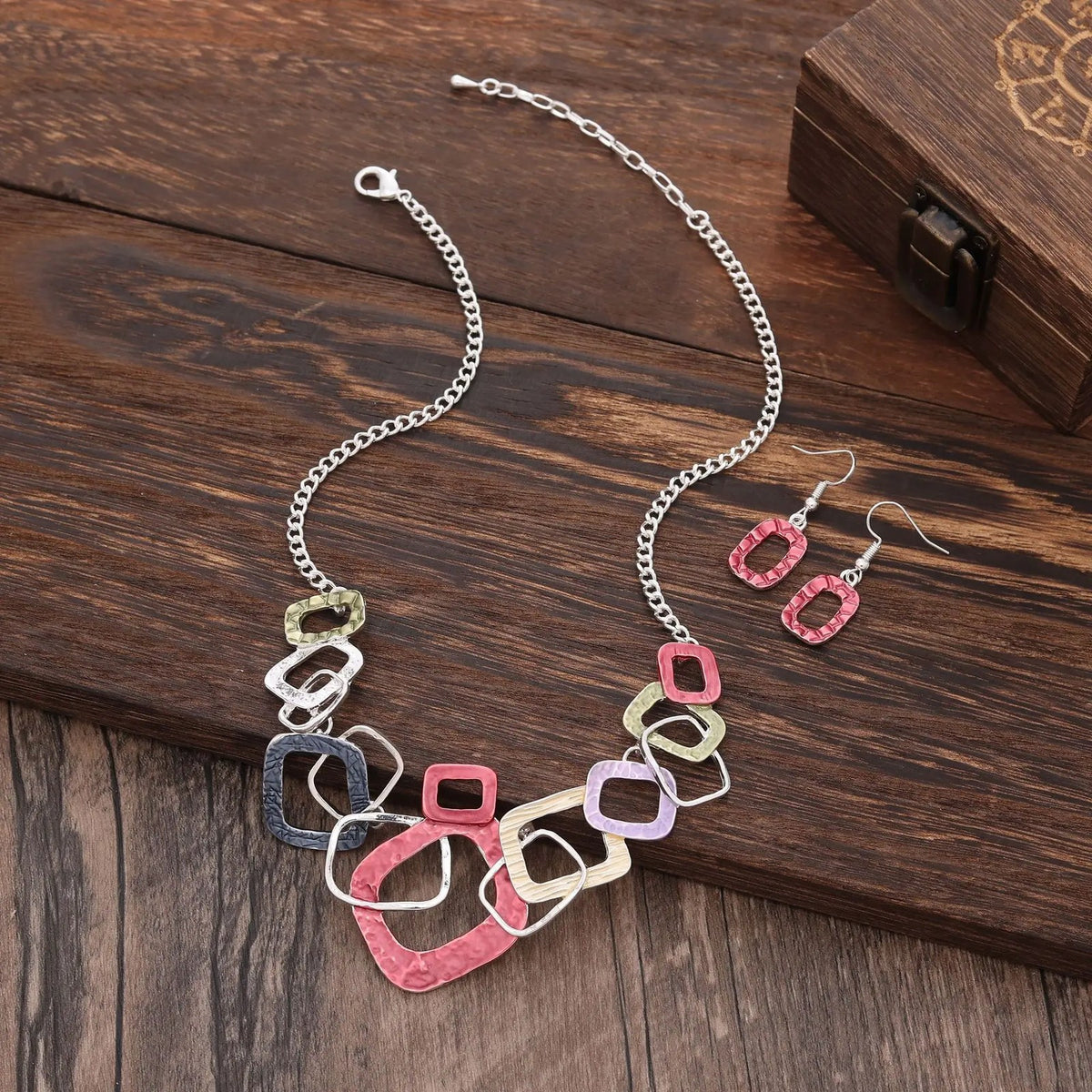 Textured Geometric Square Necklace Set
