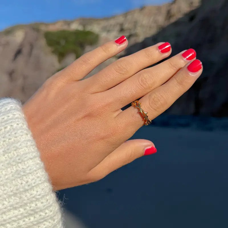 Intertwined Thorn Statement Ring