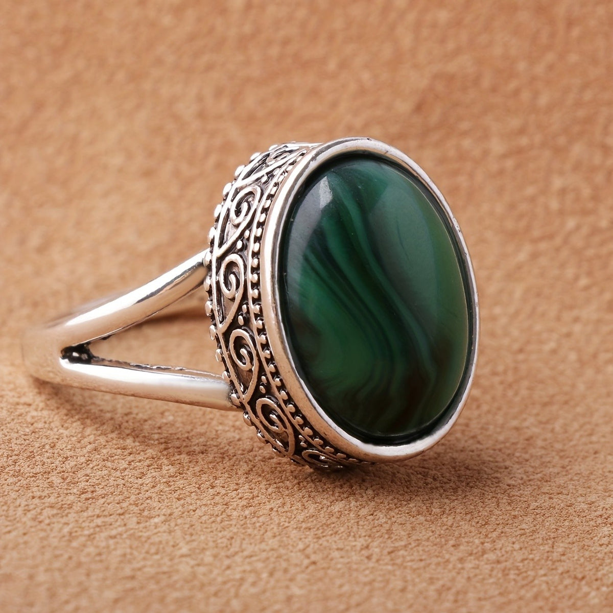 Green Swirl Oval Ring