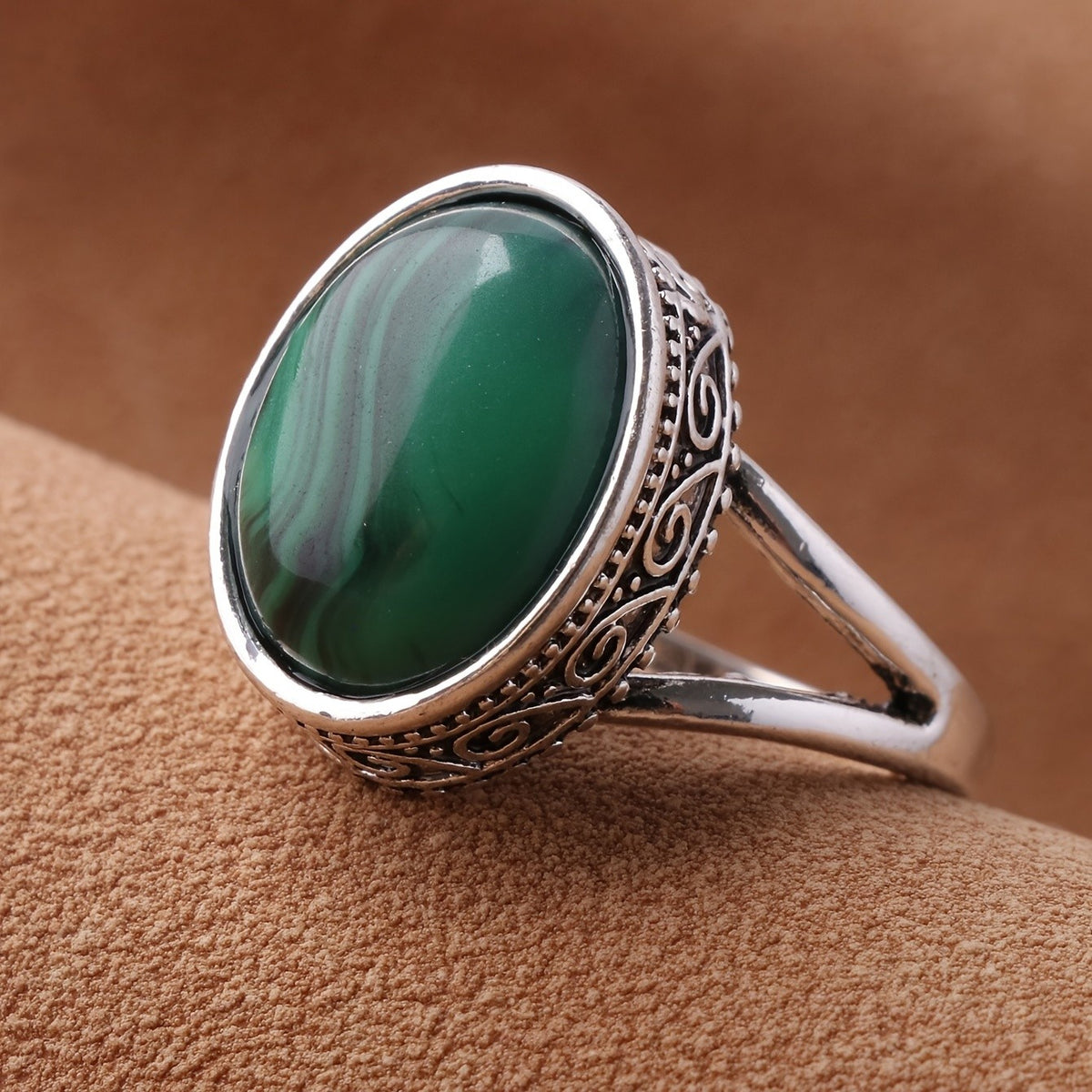 Green Swirl Oval Ring