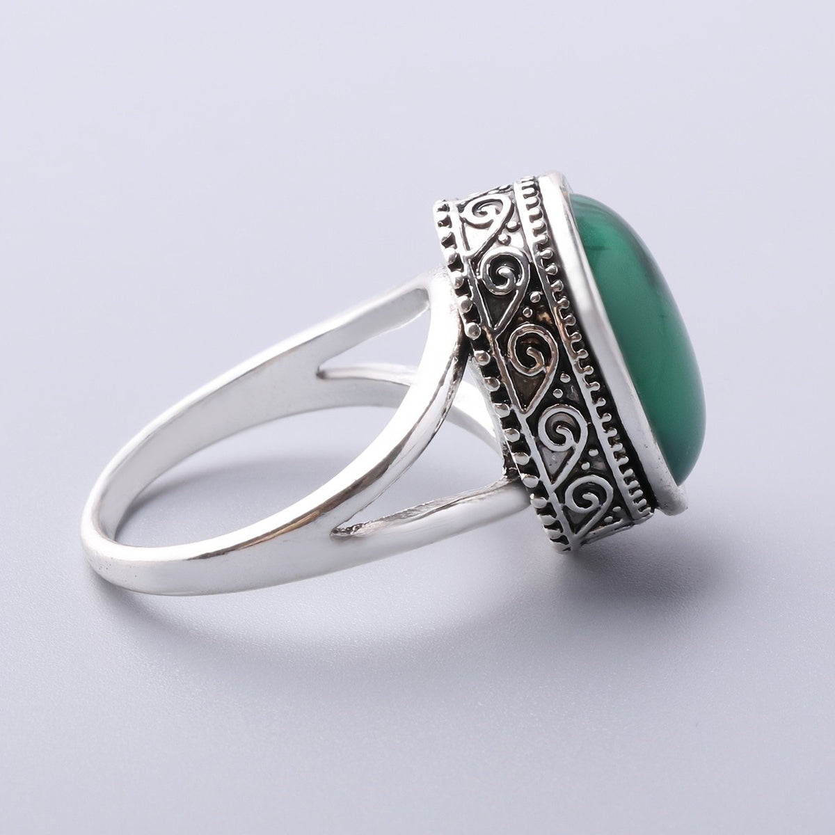 Green Swirl Oval Ring