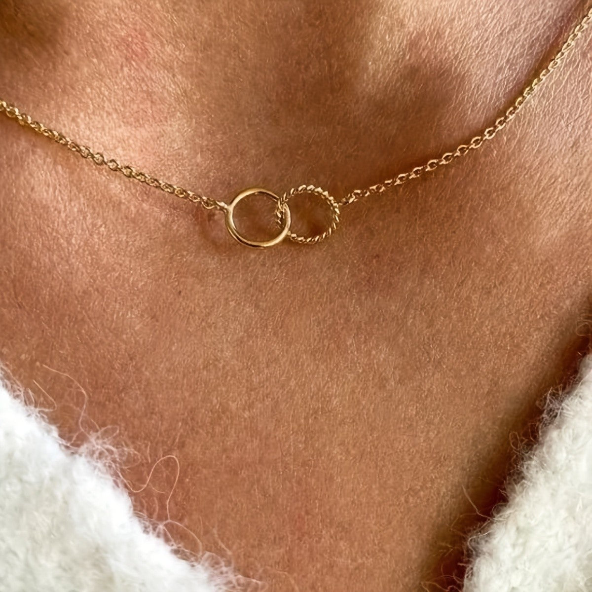 Smooth & Textured Circle Necklace