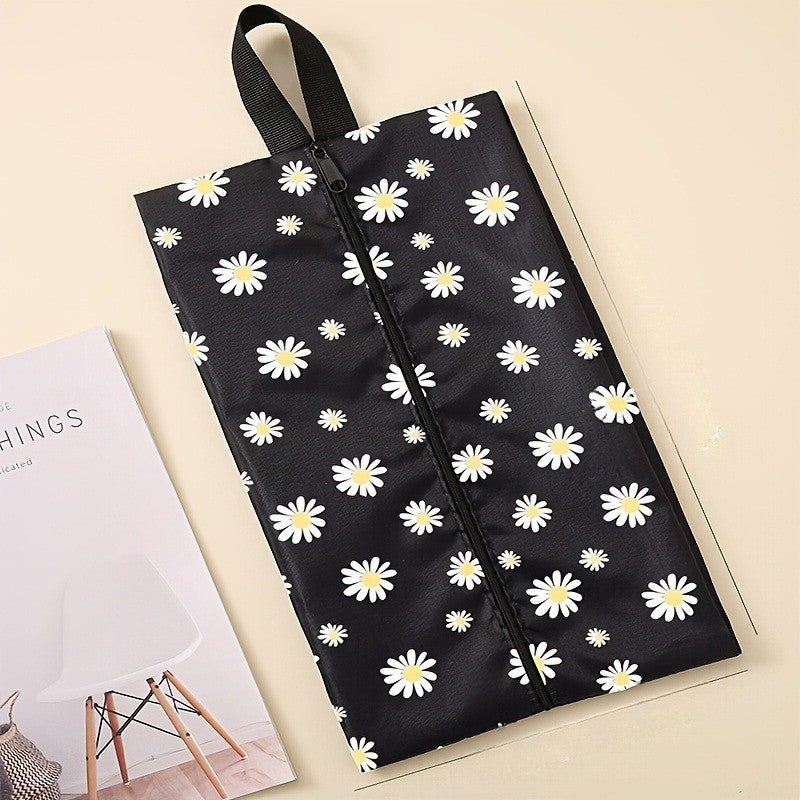 Daisy Print Shoe Bag