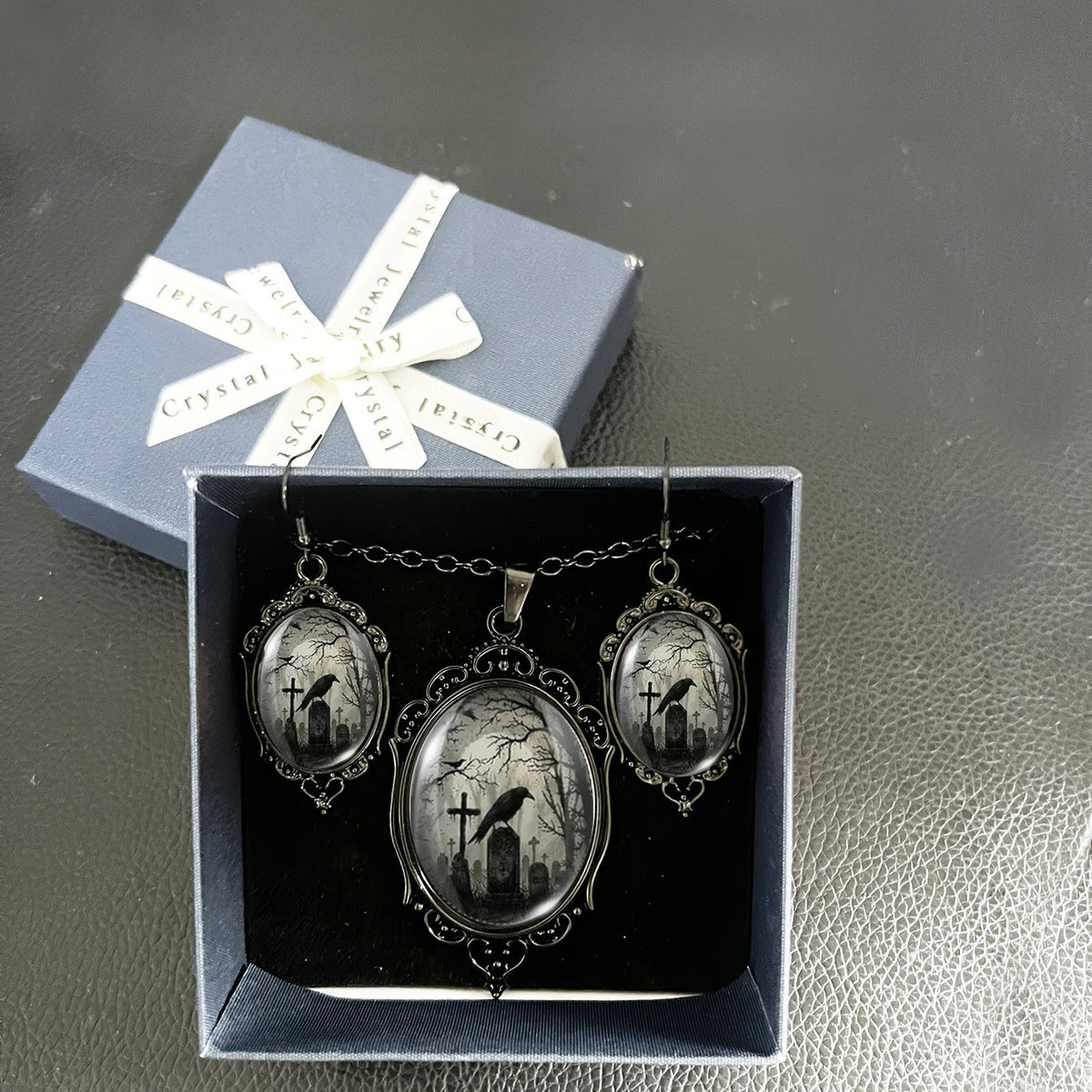 Vintage Crow Cameo Jewelry Set