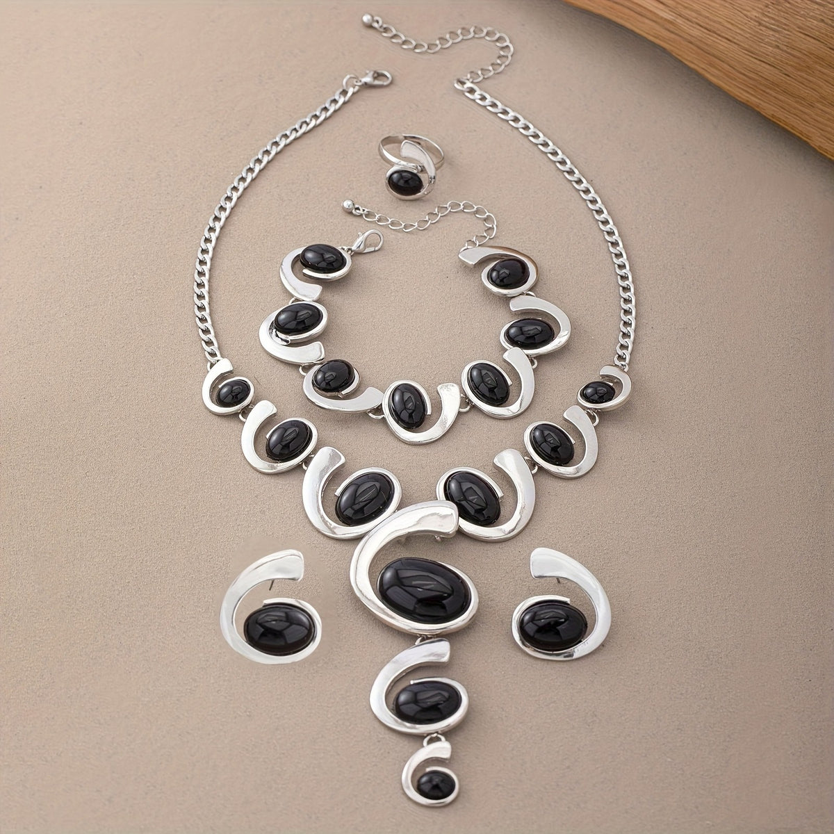 Black Spiral Curve Jewelry Set