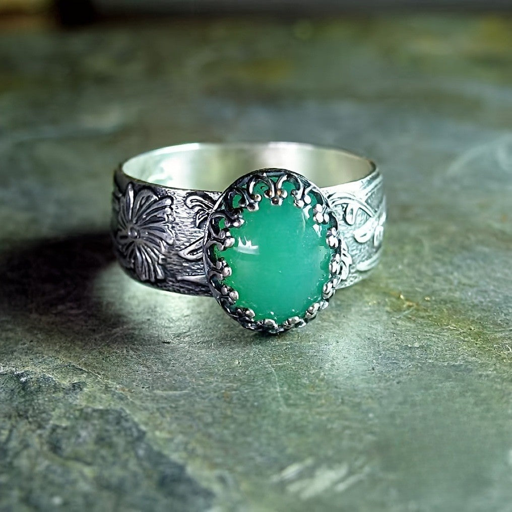 Green Stone Floral Relief Ring