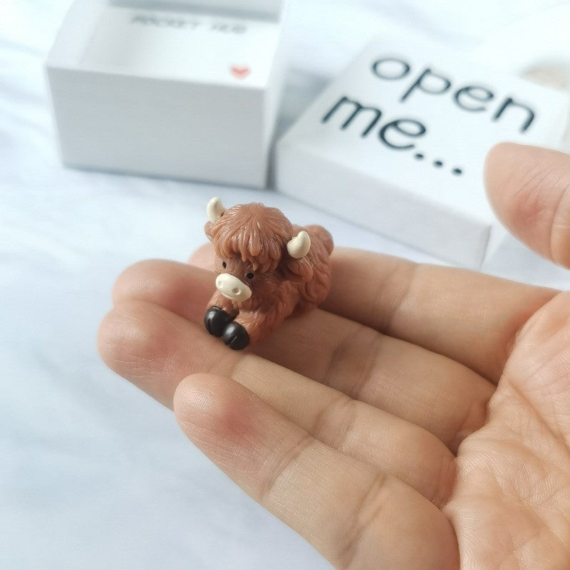 Highland Cow Pocket Hug Box