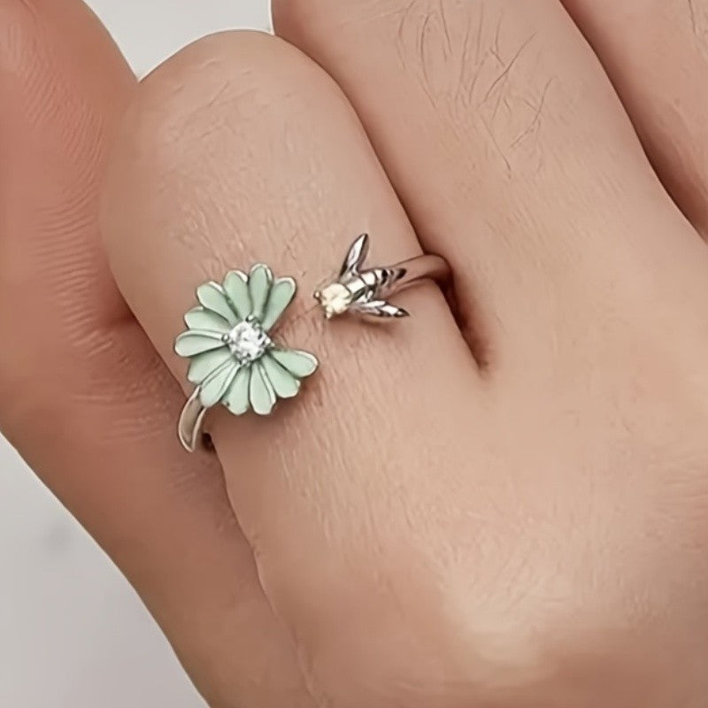 Daisy & Bee Flower Ring