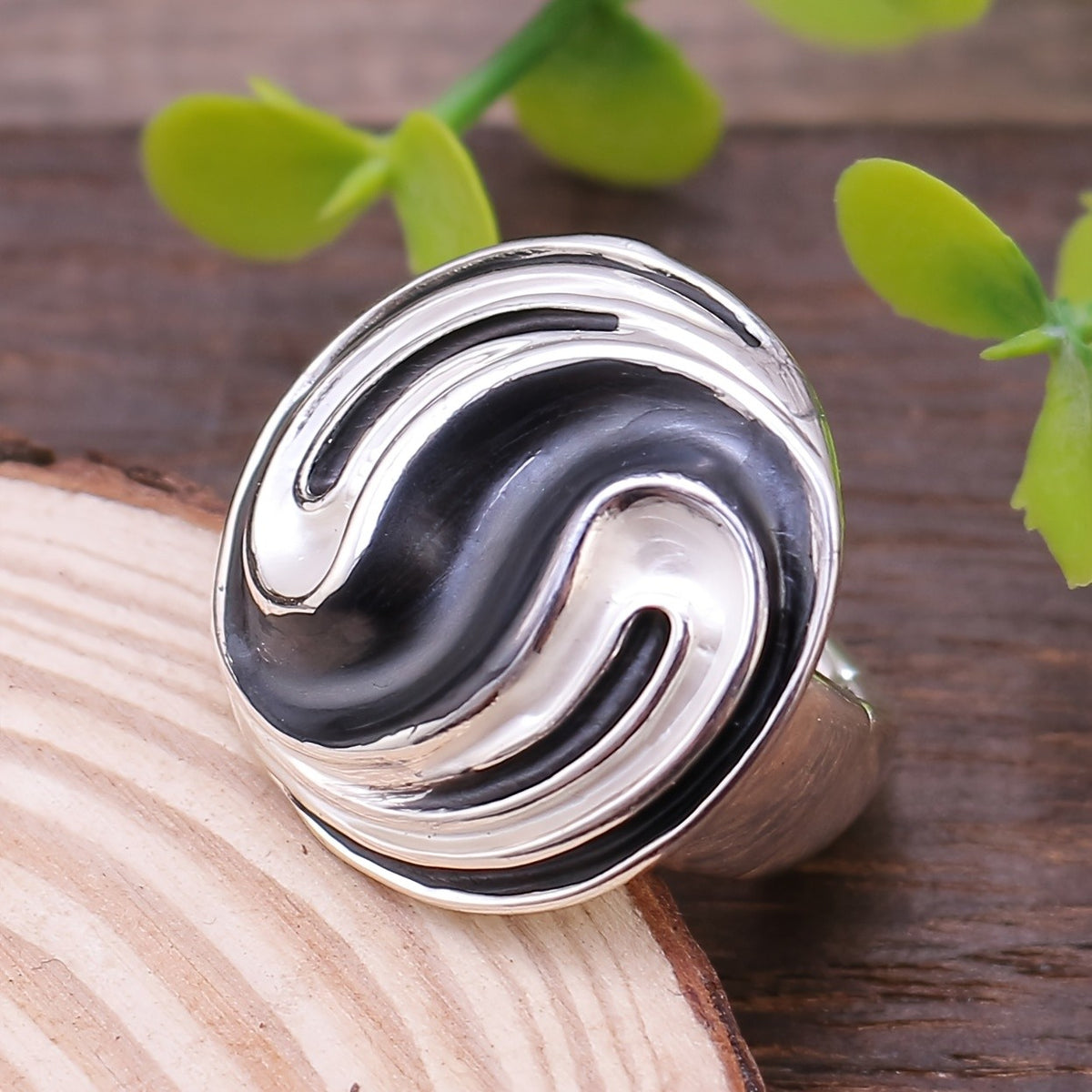 Fluid Wave Dome Ring