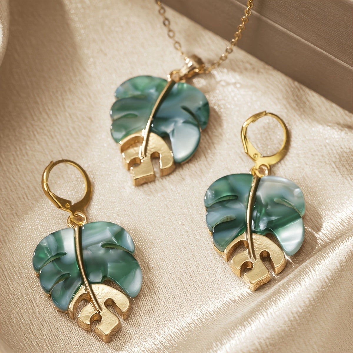 Green Leaf Necklace & Earring Set