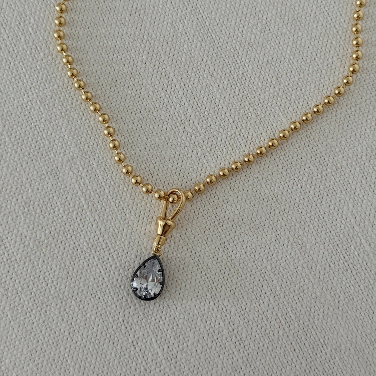 Contrast Bead Teardrop Pendant Necklace