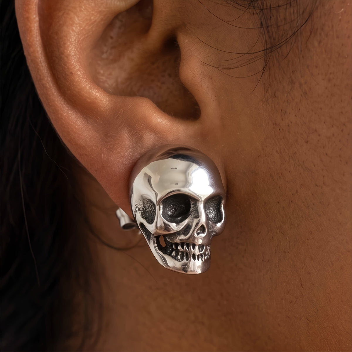 Polished Skull Stud Earrings