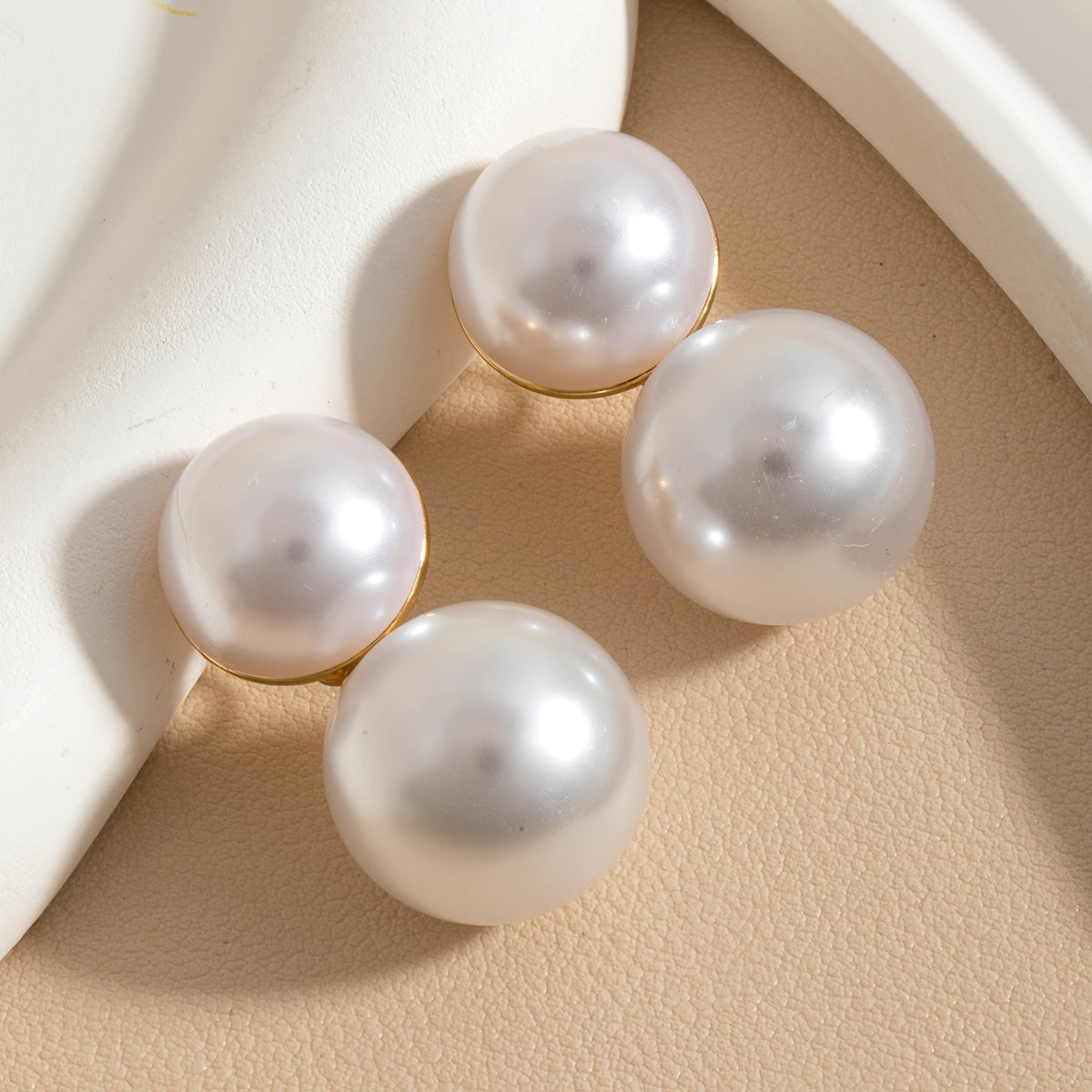Round Frame Pearl Drop Earrings
