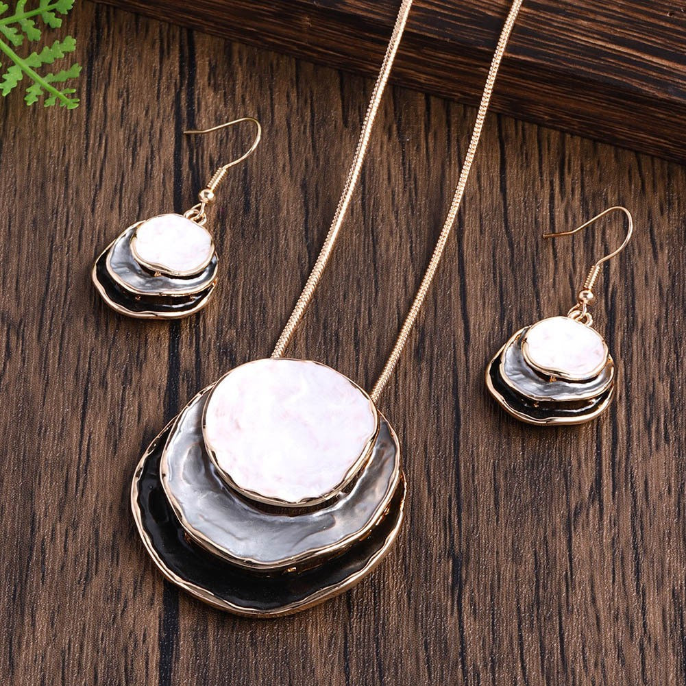Layered Shell Disc Necklace & Earring Set