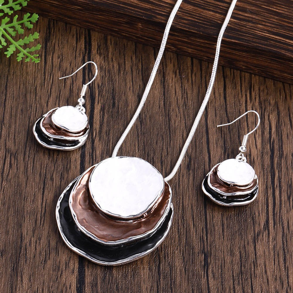 Layered Shell Disc Necklace & Earring Set