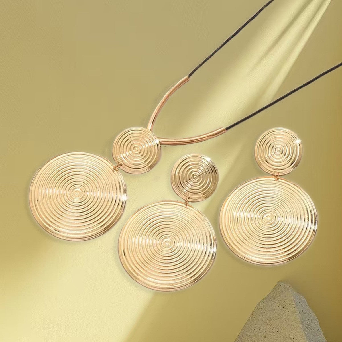 Ribbed Disc Necklace & Earring Set