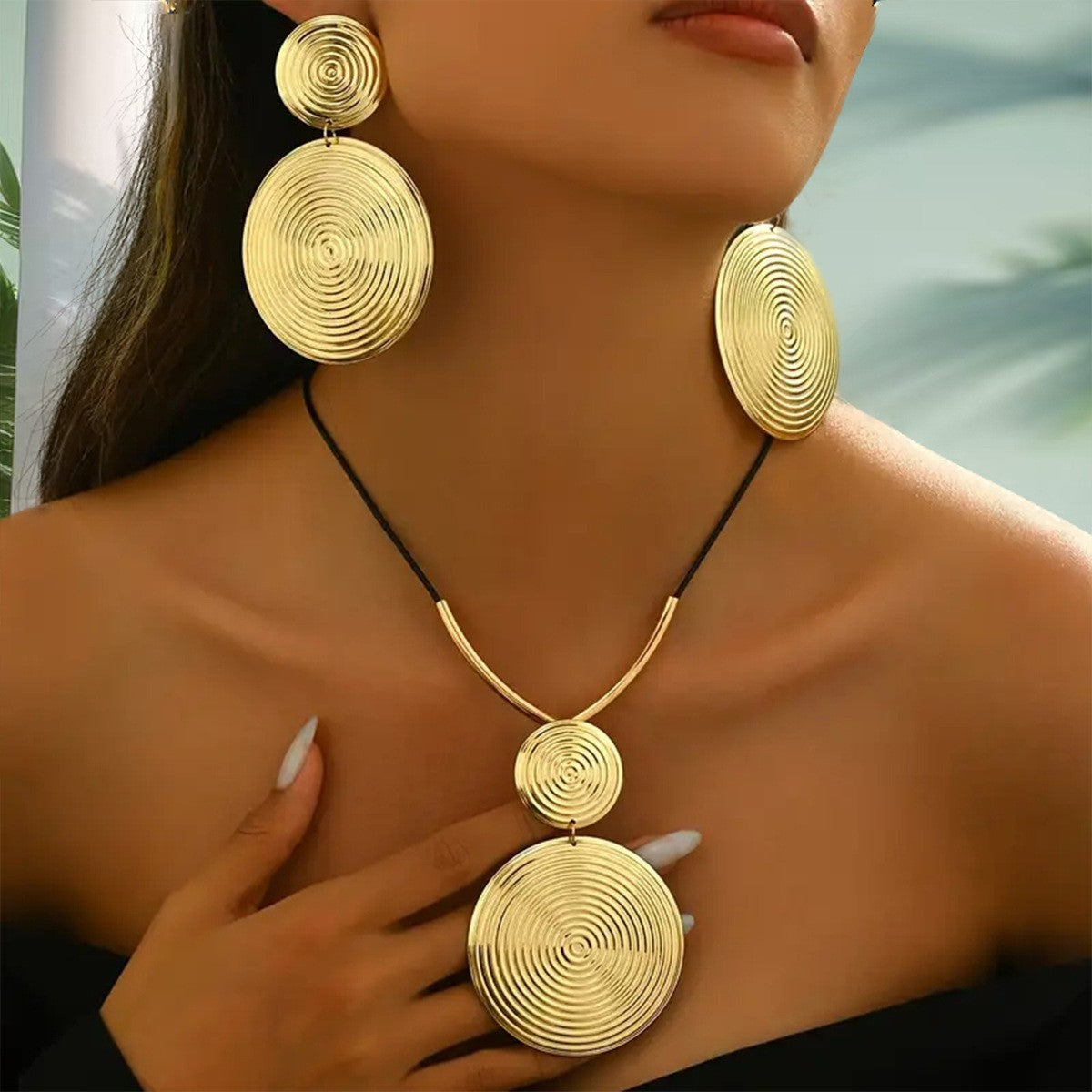 Ribbed Disc Necklace & Earring Set
