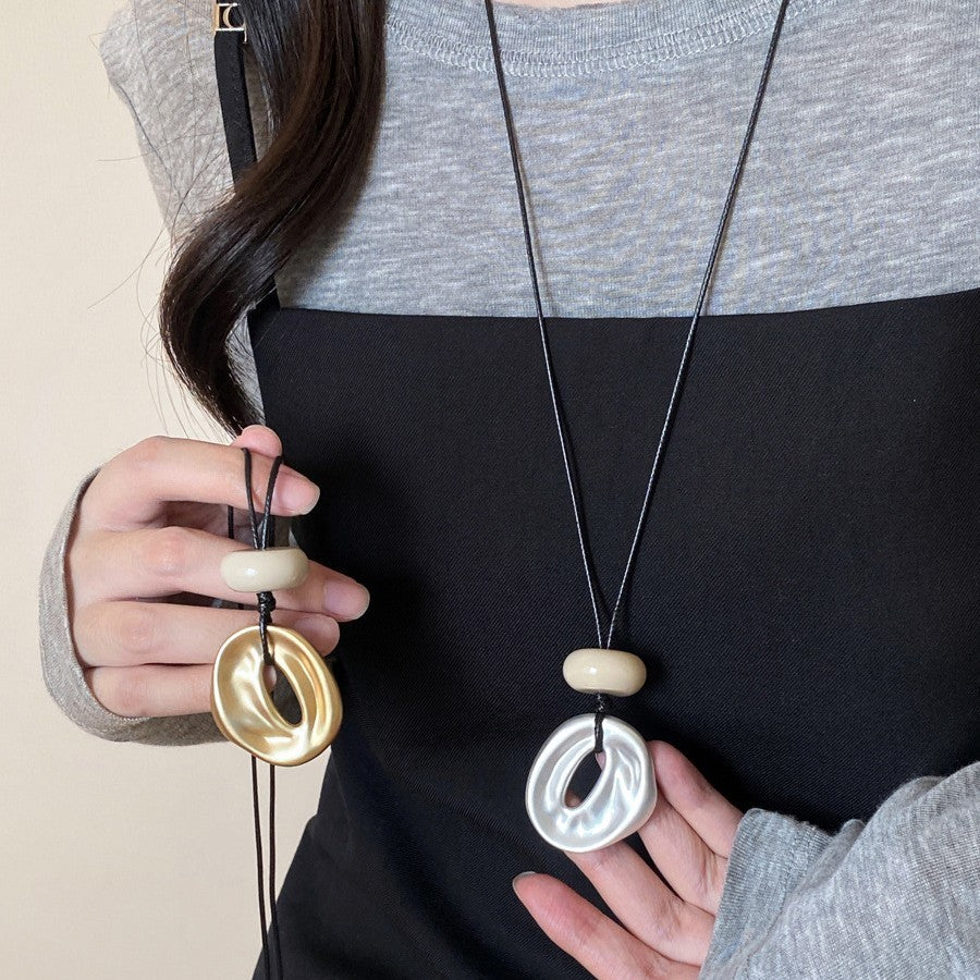 Ivory Bead Irregular Loop Necklace
