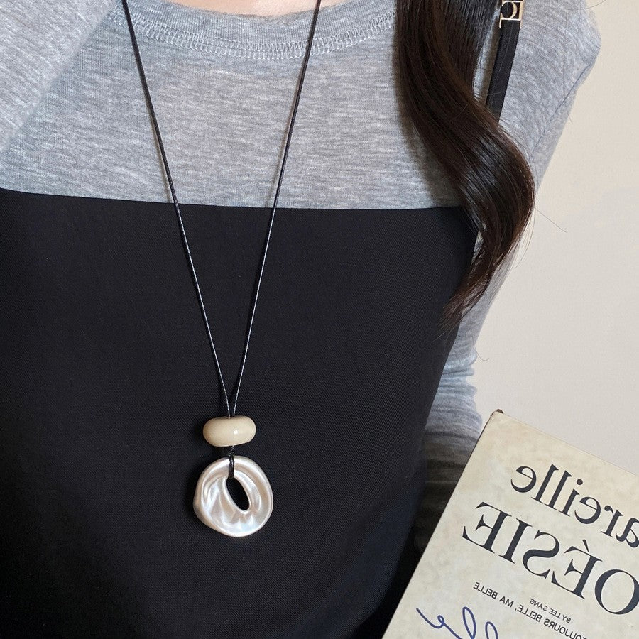 Ivory Bead Irregular Loop Necklace
