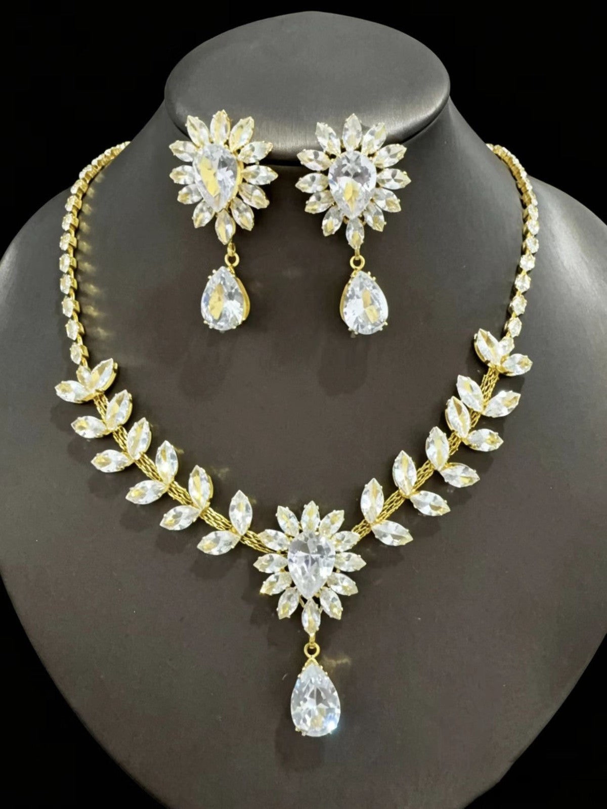 Zircon Floral Teardrop Jewelry Set