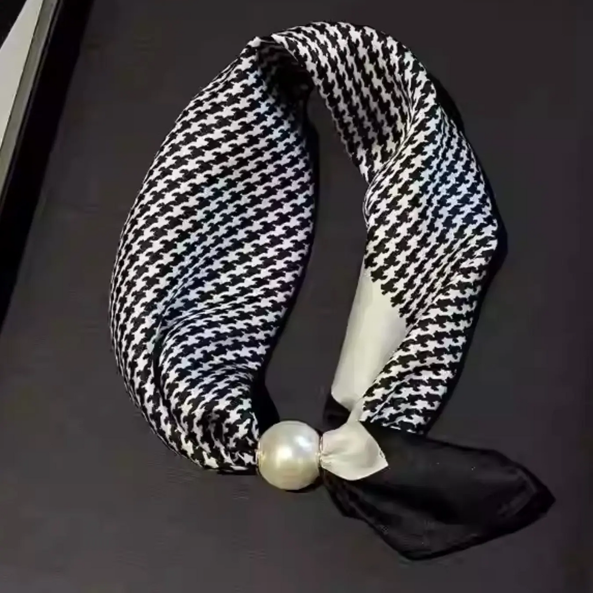 Magnetic Buckle Pearl Necklace