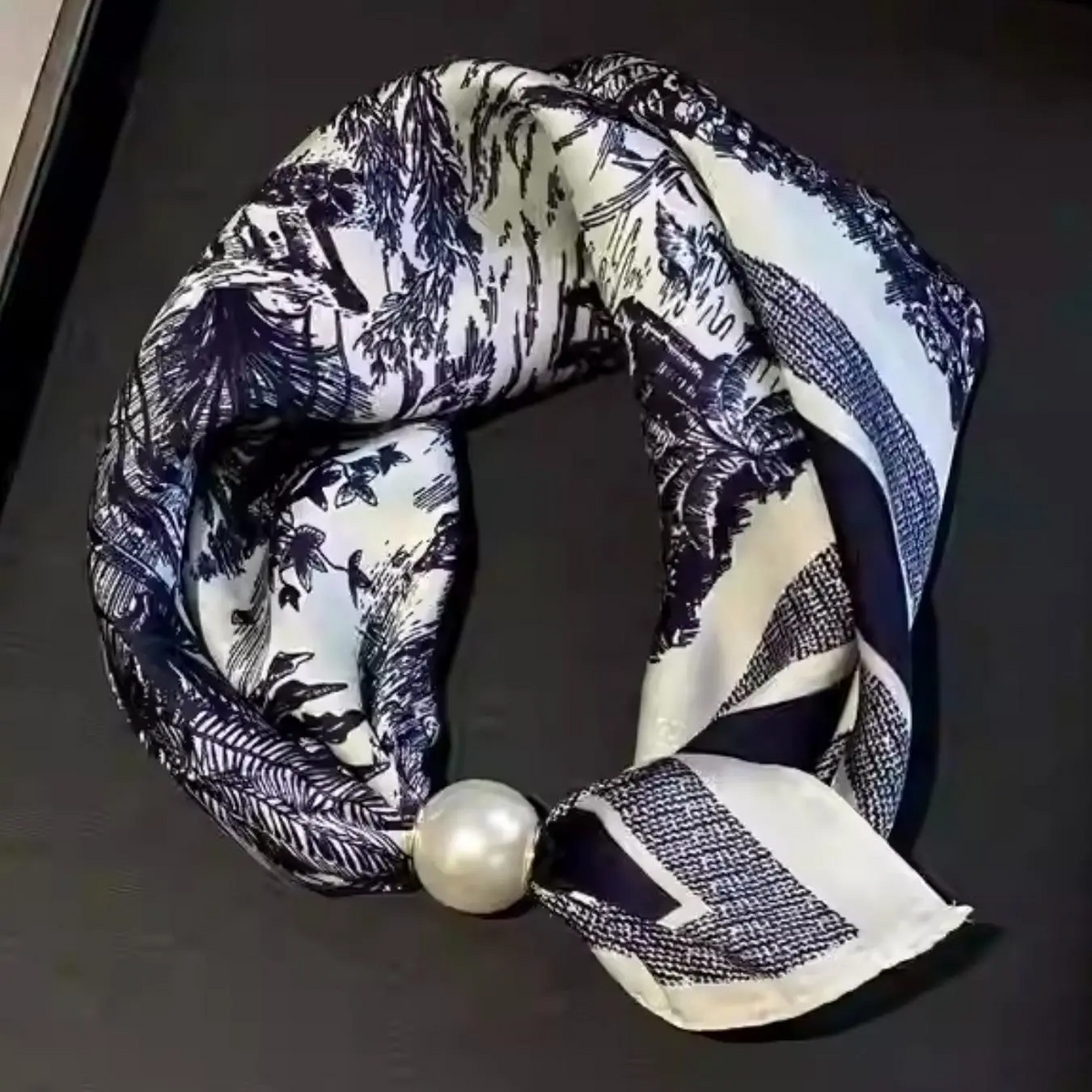 Magnetic Buckle Pearl Necklace
