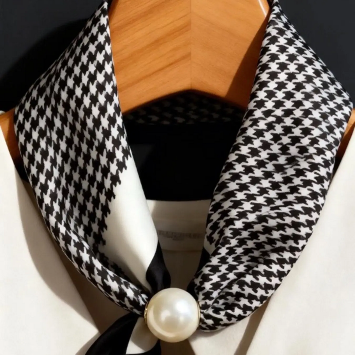 Magnetic Buckle Pearl Necklace
