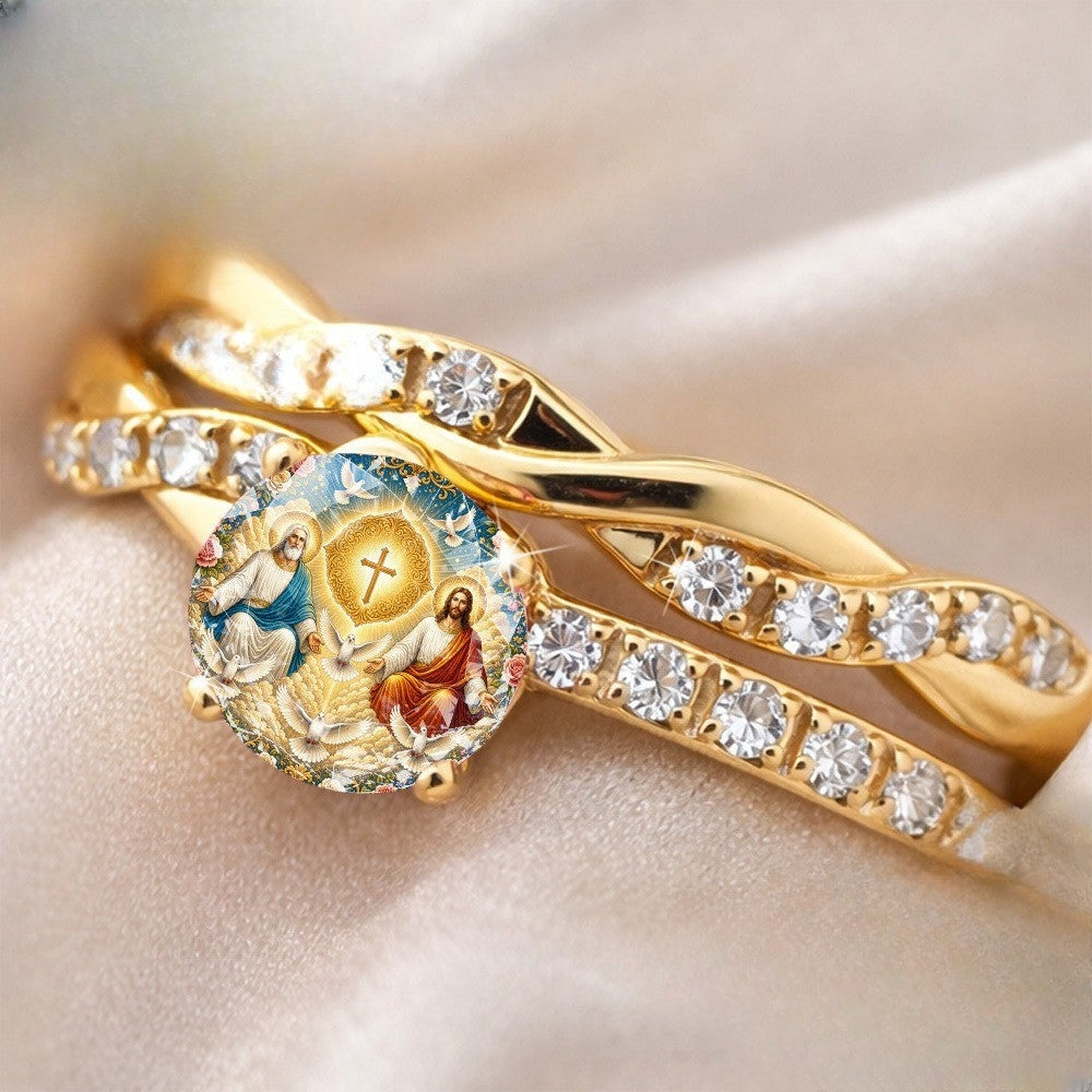 Twisted Trinity Ring