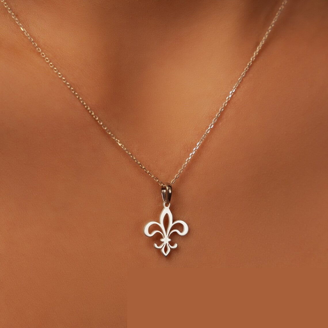 Fleur-de-Lis Pendant Necklace