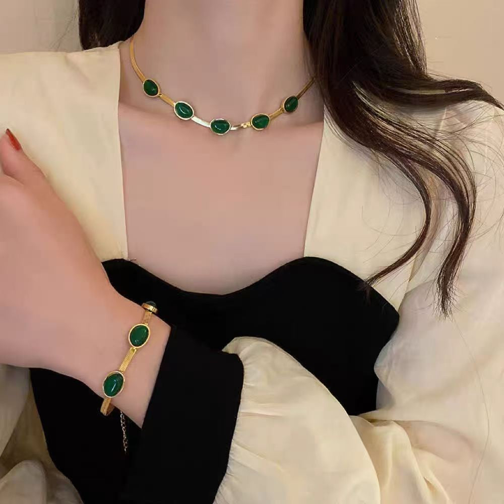 Green Stone Snake Chain Necklace