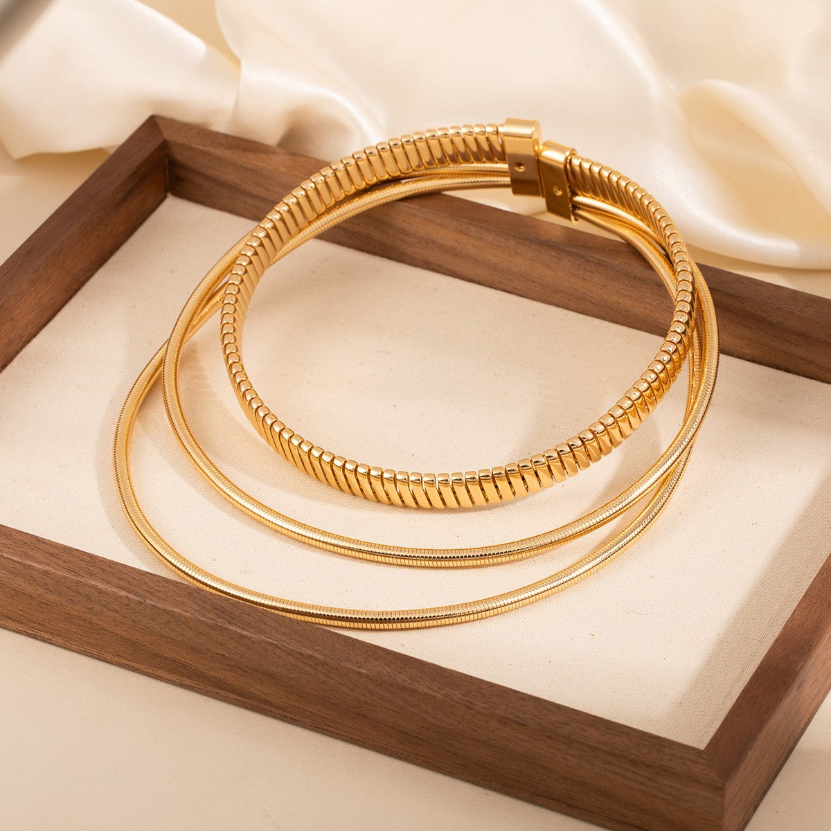 Layered Ribbed Choker Necklace