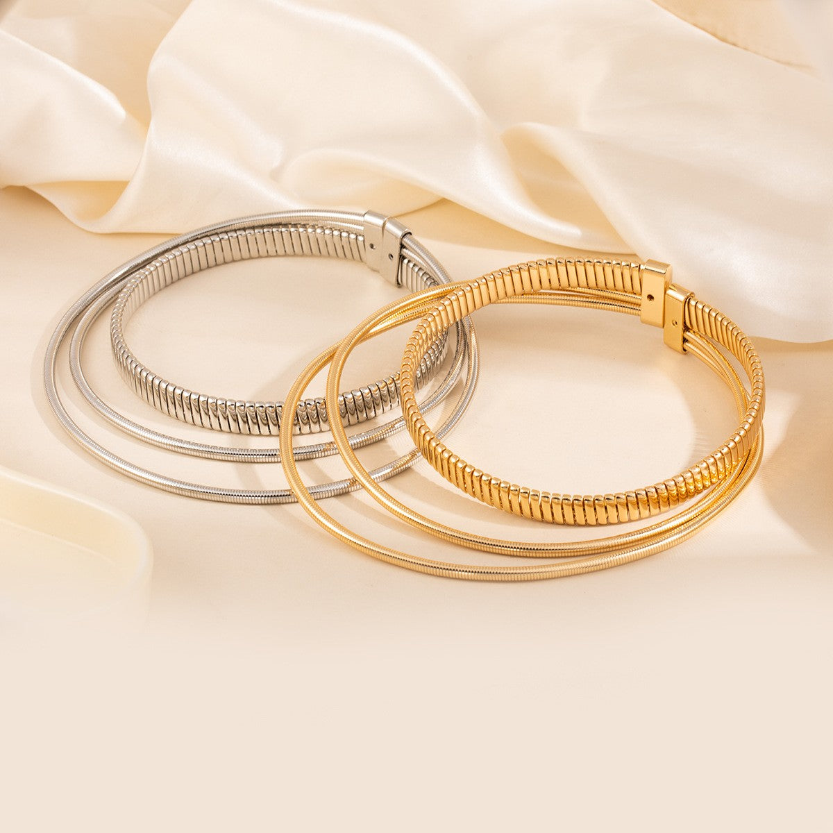 Layered Ribbed Choker Necklace