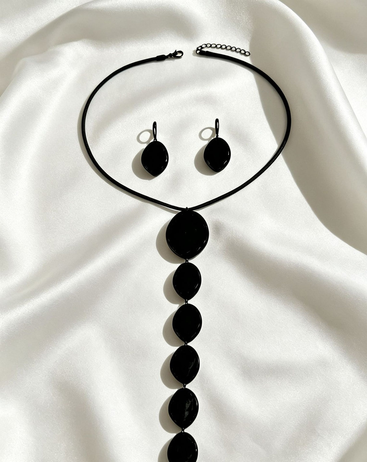 Black Oval Cascade Necklace
