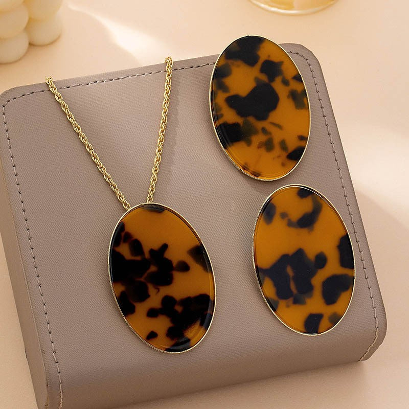Tortoise Oval Pendant & Earring Set