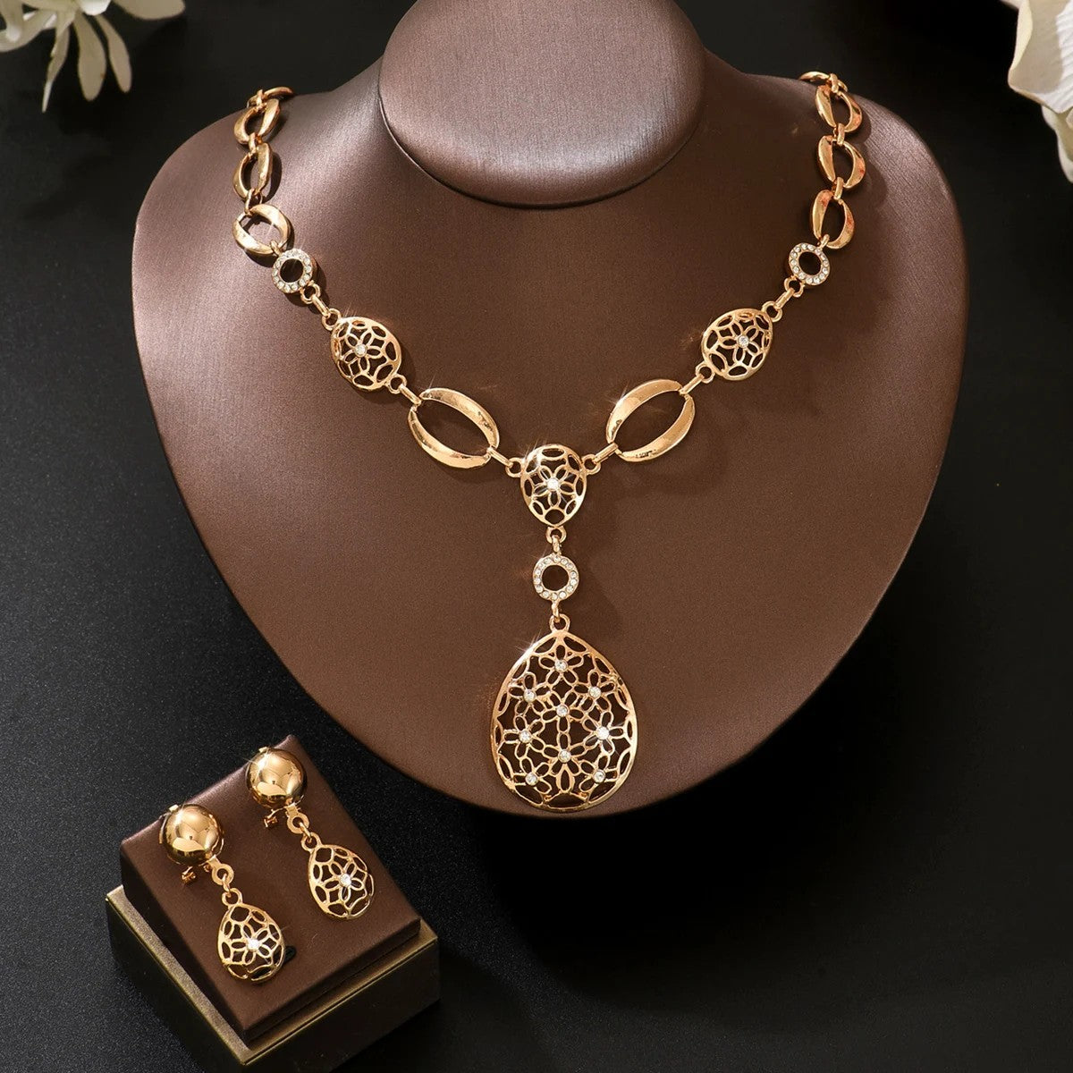 Filigree Oval Link Necklace & Earring Set