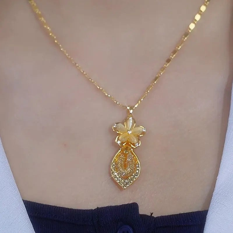 Floral Filigree Pendant Necklace