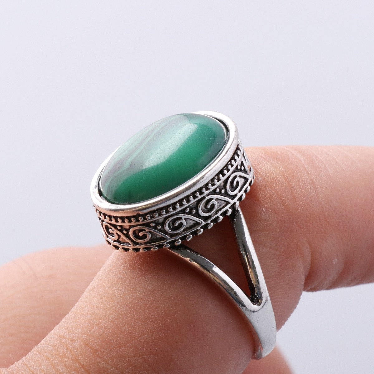 Green Swirl Oval Ring