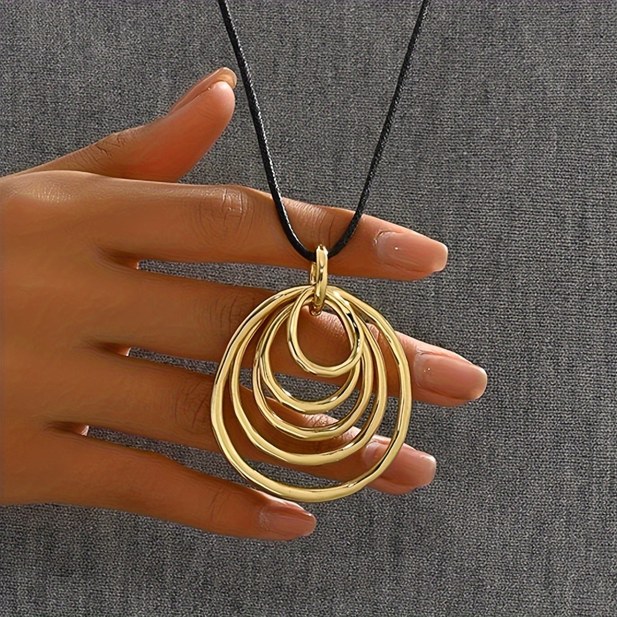 Nested Circle Pendant Necklace