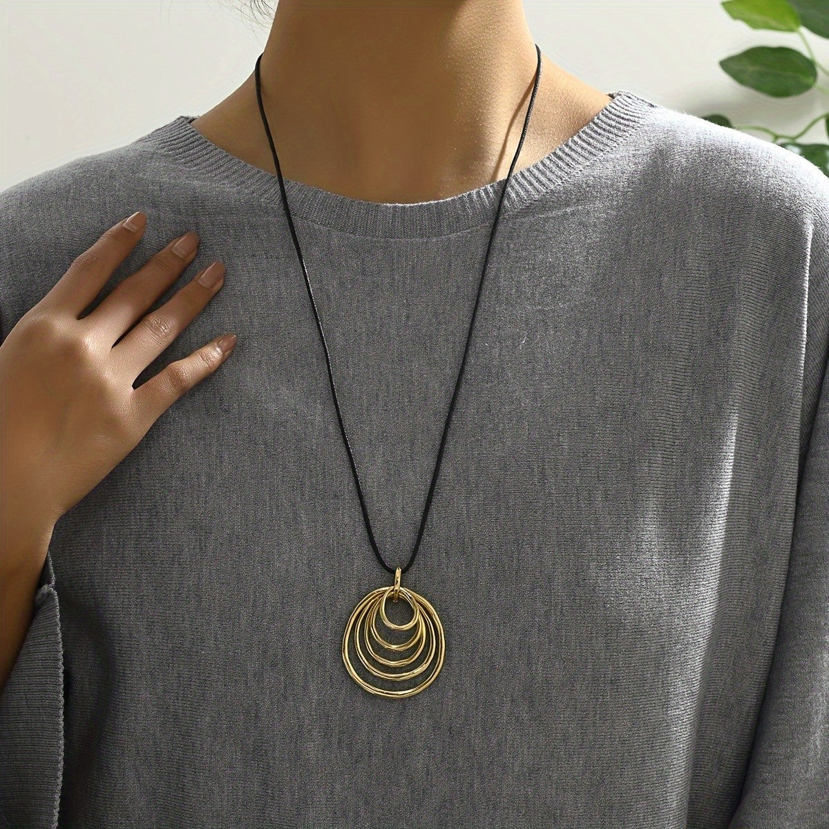 Nested Circle Pendant Necklace