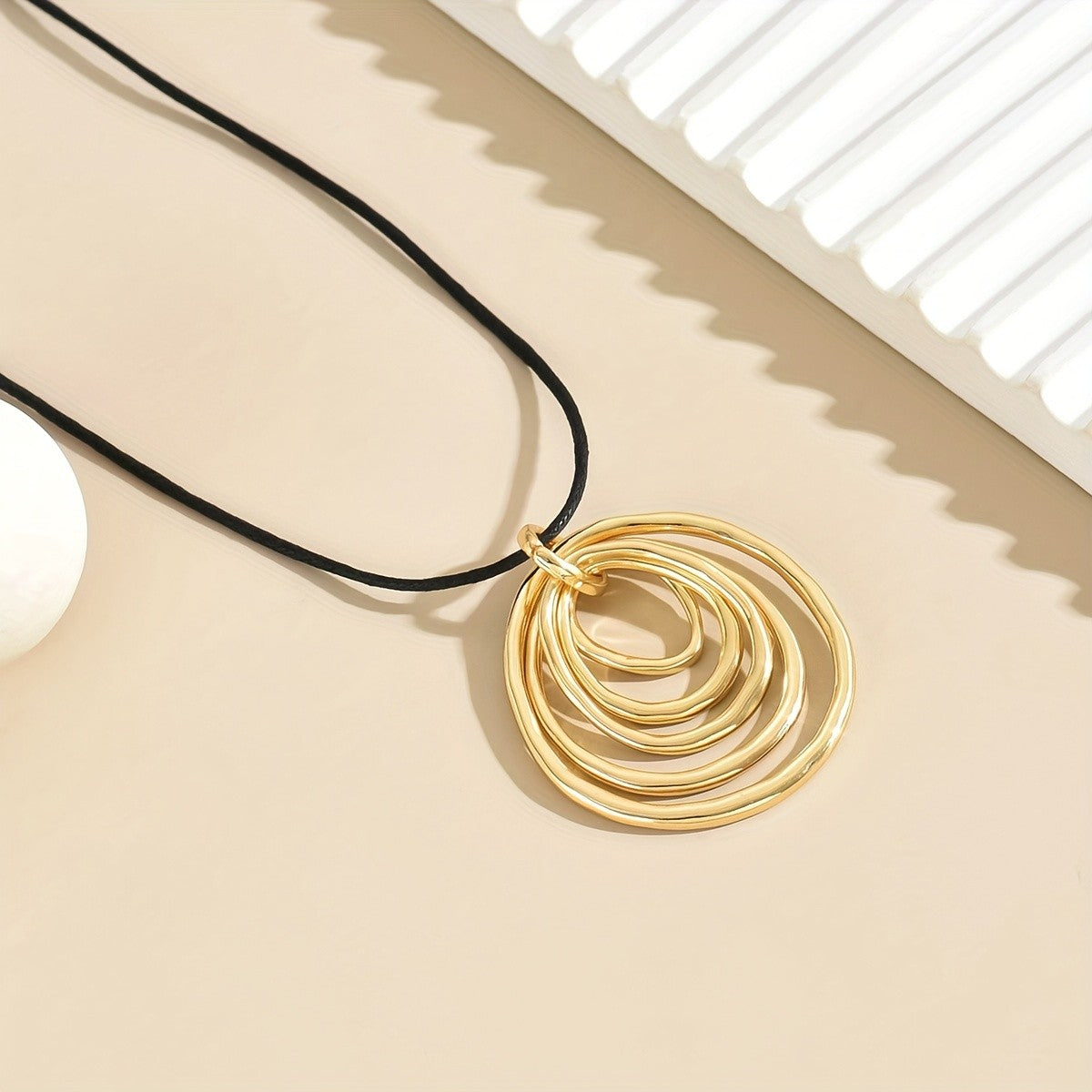 Nested Circle Pendant Necklace