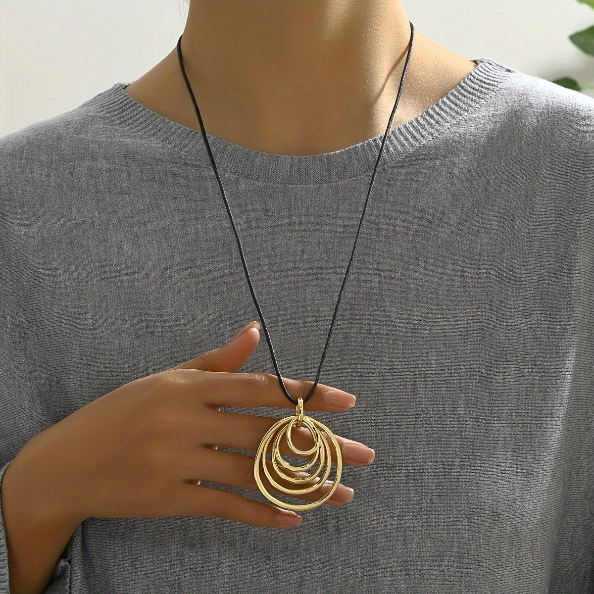 Nested Circle Pendant Necklace